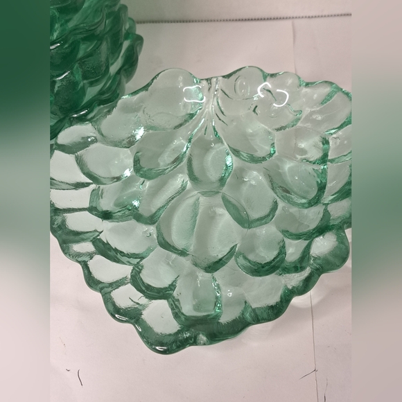 6 Grape Design  candy dish, Clear glass with green hues - Picture 7 of 7